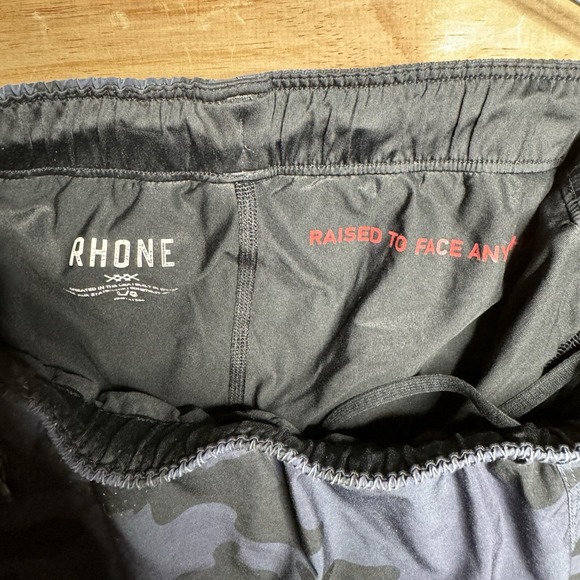 Rhone Shorts‎ Mens Size Large Blue Camo Lined Athletic Gym Workout Stretch 7" - Picture 4 of 7